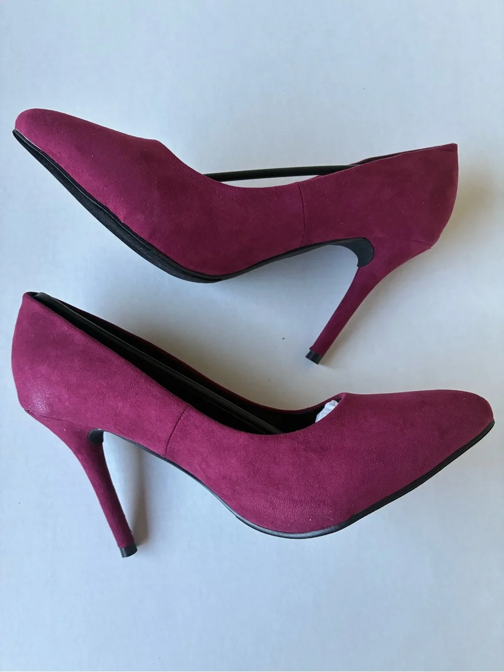 Women’s Suede Pointed-Toe Pumps in Berry